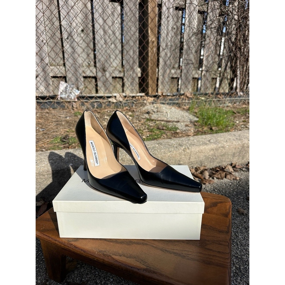 Manolo Blahnik Visierra Black Leather Pumps Heels Size 6B